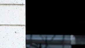 Miembros de la guardia militar montan vigilancia en una de las entradas del Astillero Naval en Washington.