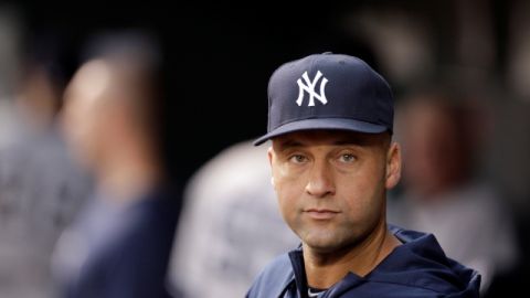 Derek Jeter y los Yanquis están al borde de quedar fuera de la pelota de octubre.