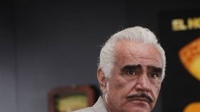 Vicente Fernández está esperando que los doctores lo den de alta para volver a cantar.