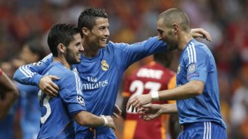 Cristiano Ronaldo (centro), con un 'hat-trick', el francés Karim Benzemá (der.), con doblete, e Isco, fueron los verdugos del Galatasaray.