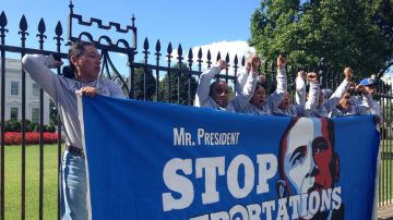 El grupo protestó frente a la Casa Blanca en una actividad que comenzó cerca de las 10:15 a.m. de este miércoles.