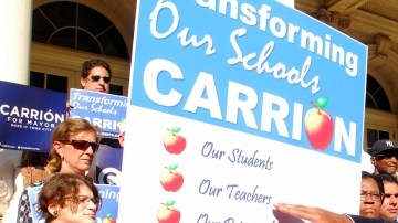 Adolfo Carrión presentó ayer su  propuesta de reforma a la educación.