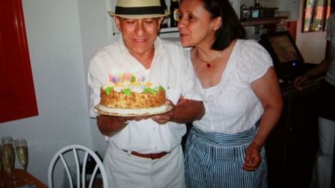 Alba Orozco junto a su esposo, Ever Orozco, quien fue brutalmente apuñalado.