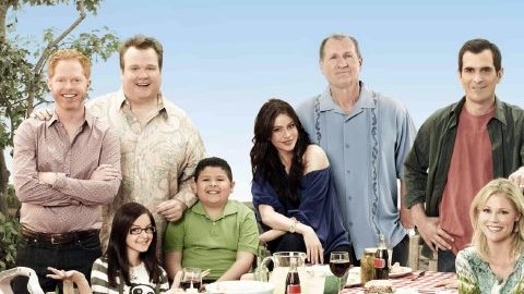 Modern Family es la candidata a vencer, con tres Emmys de Mejor Serie de Comedia consecutivos. En las categorías de Actuación de Reparto suele estar nominada la mayor parte del elenco.