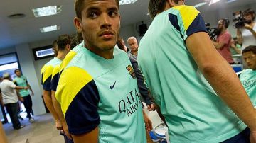 En esta imagen, Jonathan Dos Santos en el anuncio de la salida de Tito Vilanova del Barcelona.
