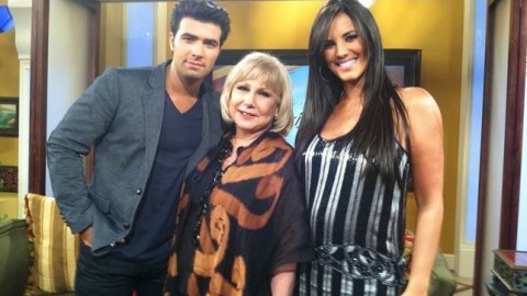 Jencarlos Canela y Gaby Espino, quienes aparecen en la foto con Cristina Saralegui, tienen un hijo llamado Nickolas.