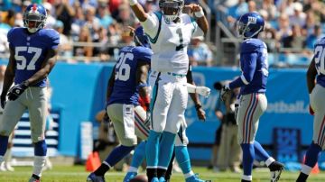 Cam Newton (1), el quarterback  de los Carolina Panthers, fue toda una pesadilla para los Gigantes de Nueva York.