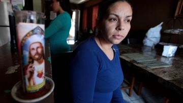 Obamacare promete mejorar la salud mental de personas como Juana Granados y su hija.