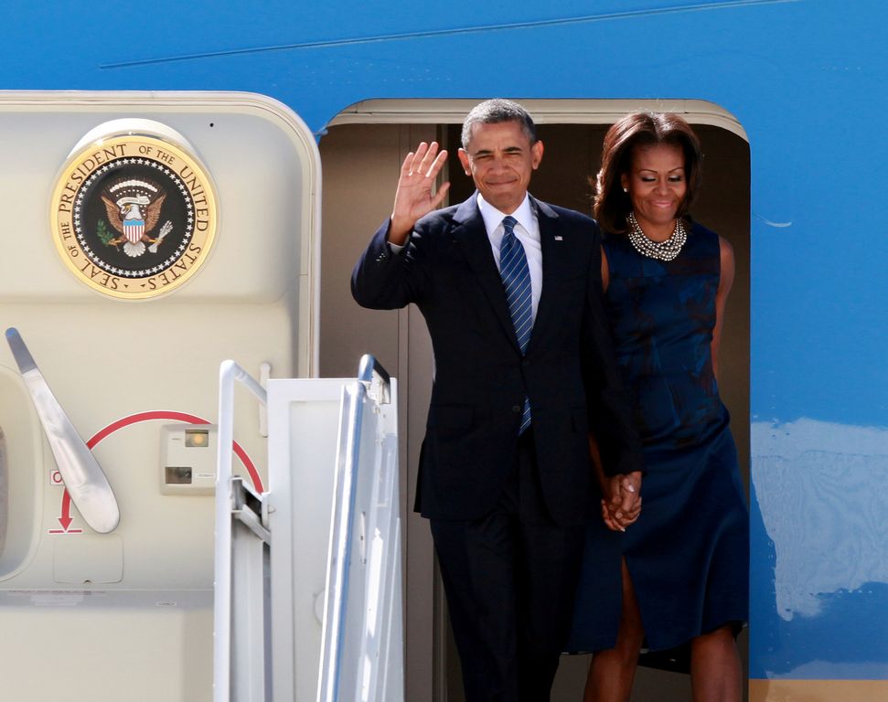 El avión presidencial Fuerza Aérea Uno, con el mandatario y la primera dama Michelle Obama, despegó al mediodía de la base Andrews.