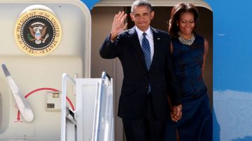 El avión presidencial Fuerza Aérea Uno, con el mandatario y la primera dama Michelle Obama, despegó al mediodía de la base Andrews.