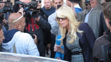 Un juez en Hempstead suspendió la licencia de Dina Lohan antes de dejarla salir en libertad.