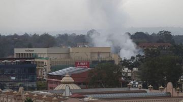 Al menos una explosión se reportó hoy en el interior del centro comercial Westgate en Nairobi, Kenia.