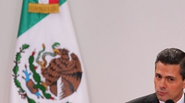 El Gobierno y los partidos políticos carecen de la autoridad para imponer las reformas educativa y hacendaria que están estableciendo en México.