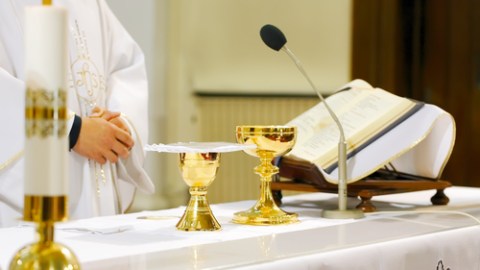 El sacerdote Gil Wojciech llevó a algunas de sus víctimas de la iglesia de Juncalito a Polonia.