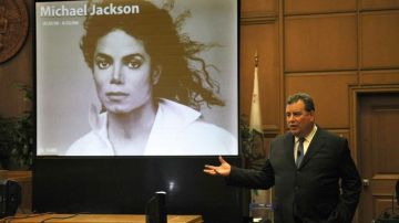 El abogado defensor de la familia de Michael Jackson, Brian Panish, durante el juicio.