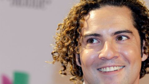 David Bisbal aprende inglés en los ratos libres que le deja su apretada agenda profesional.