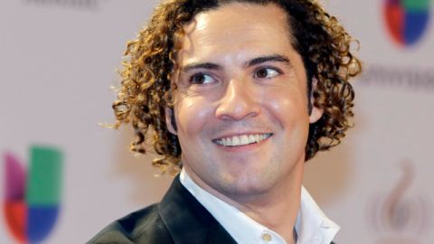David Bisbal aprende inglés en los ratos libres que le deja su apretada agenda profesional.