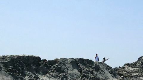 Zalzala Koh recibe visitas diarias de ciudadanos curiosos.