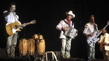 Las figuras sinaloenses de la música regional mexicana enviarán la recaudación a los damnificados de Sinaloa por el paso del huracán Manuel.