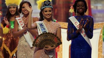 La representante de Filipinas, Megan Young (derecha), fue elegida Miss Mundo 2013. Las candidatas de Brasil, España y Gibraltar quedaron entre las seis finalistas.