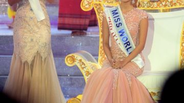 Megan Young, a la derecha, sonríe luego de ser elegida Miss Mundo  2013 en Bali, Indonesia. Durante un año vivirá en Londres y viajará por todo el mundo.