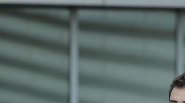 La cinta donde padre e hijo participan se estrena el viernes.