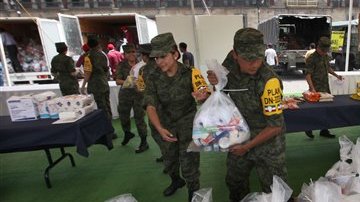 Al menos 4 mil personas permanecen en albergues temporales en Guerrero, México.