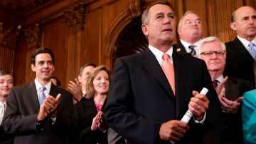 El presidente de la Cámara de Representantes, John Boehner, es aplaudido por sus compañeros republicanos en el Congreso.
