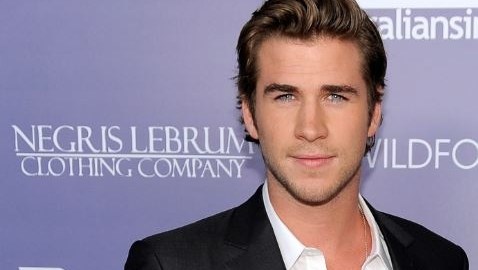Liam Hemsworth parece haber recuperado no solo el ánimo sino las ganas de celebrar.