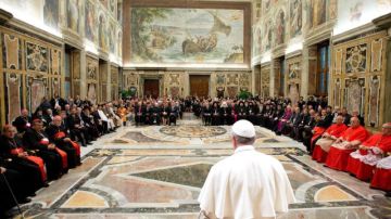El papa Francisco durante la reunión Internacional por la Paz, en Ciudad del Vaticano.