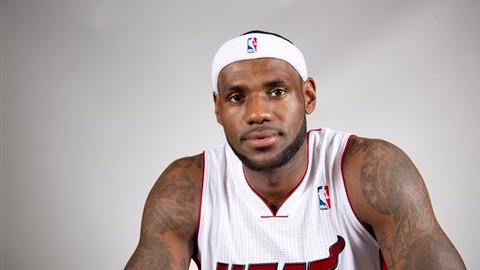 LeBron James es el bicampeón de la NBA y cuatro veces nombrado mejor jugador de la liga.