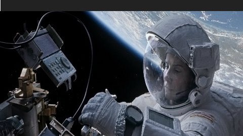 Sandra Bullock lleva a cabo un ‘tour de force’ en ‘Gravity’ y da vida a la doctora Ryan Stone en su primera misión al espacio como médico.