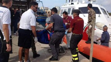 Las autoridades llevan horas buscando cuerpos dispersos en el mar.
