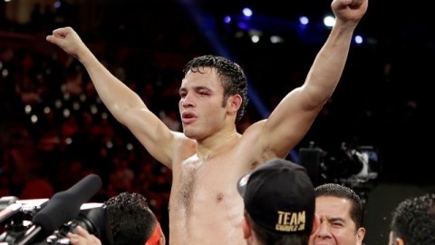 Julio Cesar Chávez Jr. celebra su victoria en la pelea contra Bryan Vera, en Carson, California, el pasado 29 de septiembre.
