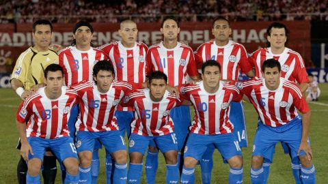 Carlos Bonet en una foto para el recuerdo, al lado de Salvador Cabañas.