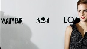 Después del glamour, Emma Watson asegura que vuelve a usar sus jeans y poco maquillaje.