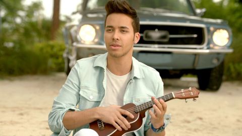 El nuevo disco de Prince Royce "Soy el mismo" incluye 11 temas, ocho en español y tres en inglés.