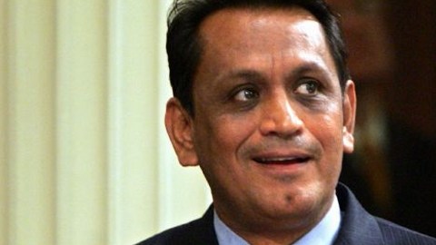 El concejal de Los Ángeles Gil Cedillo está satisfecho con la aprobación de la medida que permitirá a indocumentados obtener licencias de conducir en California.