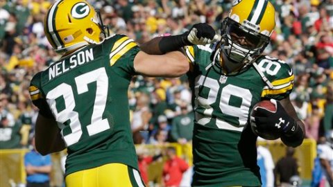 James Jones (89) conectó un pase de 83 yardas durante el partido.