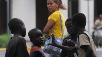 Muchos niños y jóvenes haitianos cuando llegan a las  ciudades quisqueyanas más pobladas son usados para la mendicidad.
