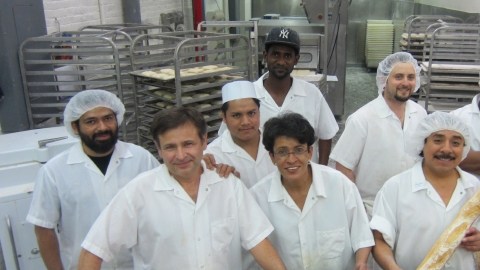 Los panaderos de Eli's Bread, son de nacionalidades y religiones tan variadas como el pan que hornean.