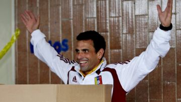 Henrique Capriles ríe en  una manifestación en la pasada campaña electoral.