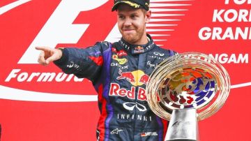 El alemán Sebastian Vettel  celebra su triunfo en el GP de Corea.