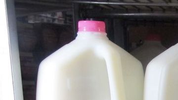 Los productores de leche advierten que el precio del galón podría alcanzar los $8 si persiste el cierre de gobierno.