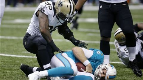 Miami no está avanzando por tierra, por lo que las defensas contrarias se concentran en derribar al mariscal Tannehill