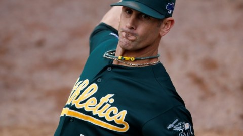 Grant Balfour consiguió el juego salvado para Oakland.