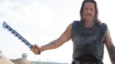 Danny Trejo encarna a Machete Cortez, un exagente federal mexicano reclutado por el presidente de los Estados Unidos (Charlie Sheen) en una misión encubierta.