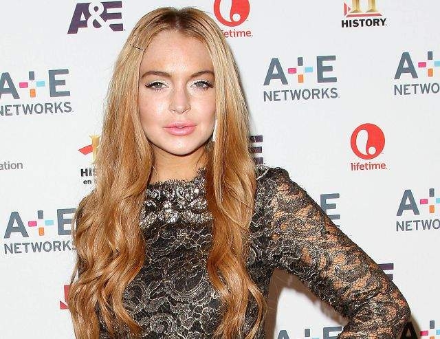 Lindsay Lohan estaría pidiendo ayuda a sus amigos con más dinero para poner el proyecto en marcha.