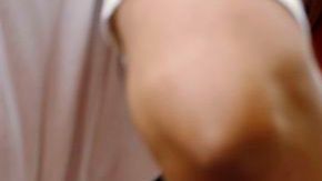 El puertorriqueño Orlando Cruz causó polémica con su peculiar mezcla en los trunks, de la bandera de su país con la de la causa gay.