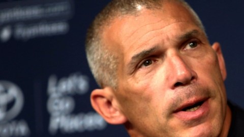 Joe Girardi    firmó ayer para estar con los Yankees por cuatro años.